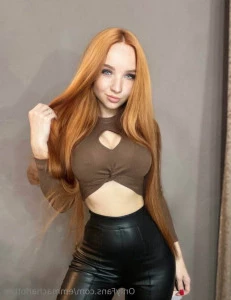 Emmacharlottee - Sweet babe with sexy figure will give you