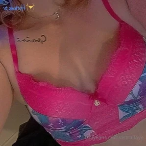 Miss.sativa425 - Rave 2024