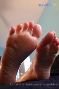 Size-nine-goddess - Yummy yummy