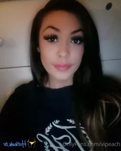Vipeach - Who s feeling frisky tonight