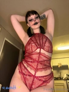 Freakonaleashxx - next post should be or comment