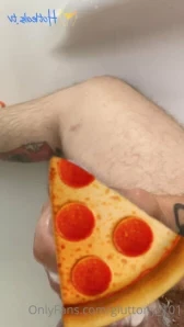 Gluttony_101 - We met on tiktok and made some different content for