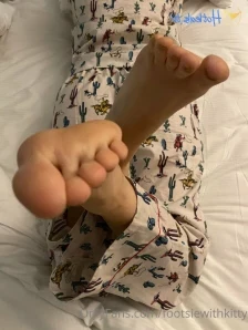 Footsiewithkitty - Love these Rugrats socks Love taking them off even