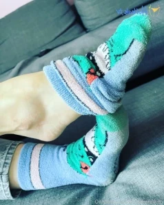 Footsiewithkitty - Nude feet and a cheeky bit of bum