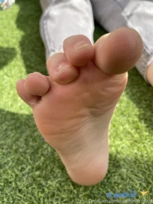 Footsiewithkitty - A few shots of me enjoying the sunshine My feet got