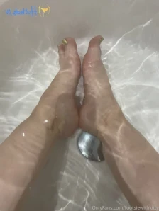 Footsiewithkitty - Playing footsie with myself in the mirror