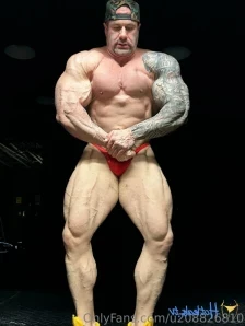 U208826810 - Current physique since retiring Trying to get more active