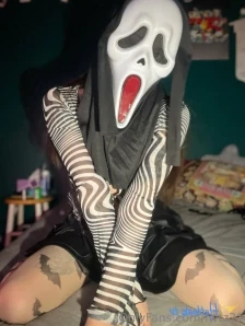 Fwtz21 - Would you want me to keep the skirt on or off