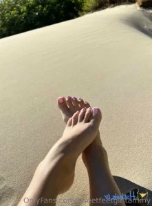 Sweetfeetgirltammy - My soft soles on this soft fluffy cloud