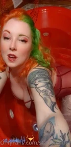 Starrlysinful - Working on a closet cosplay for Halloween topless