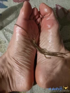 Anna_feet_crush_vore - Come say hi