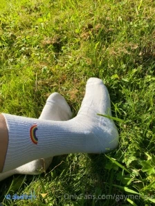 Gaymer-joe - Lots of fun pics of my feet while Im playing in the grass