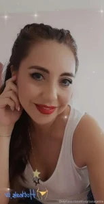 Arianapetitte - mmmmm my feet need your atention