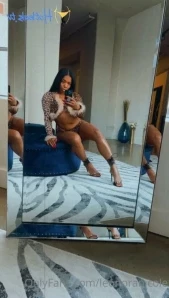 Leonoranicole - I don t wear pants in my house