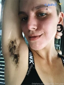 Fluffyhelga_free_page - fluffy on a beach