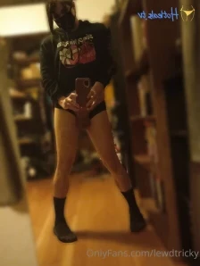 Lewdtricky - Jiggling and Wiggling my fat bulge like a good girl
