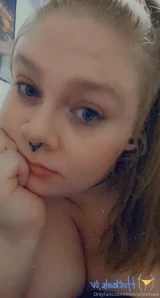 Thescarlettfawx - Titty pic drop for you hope you enjoy