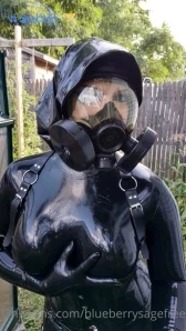 Blueberrysagefree - What s with the third person Well a few weeks back