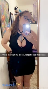 Slightlyobsessedgamer - Swipe to peep what s under the dress