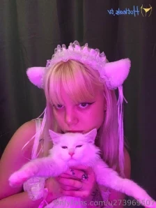 Aliyahalya - I am such a moody today