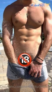 Tooturntuncensored - Stripped down to the bulge for you