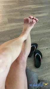 Alt_toe_ego - Just stopping by to wiggle my toes