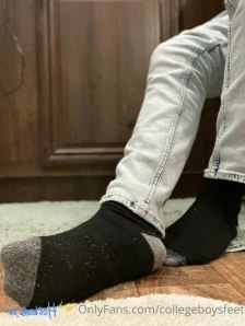 Collegeboysfeet - oops guess i need some new socks