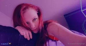 Scarlettesfreepage - Just hanging around today What re you up to