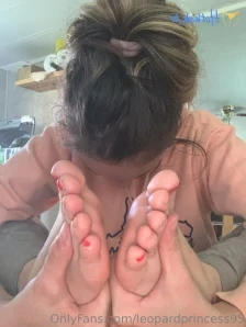 Leopardprincess95 - Ya girl needs her nails done who can help her out