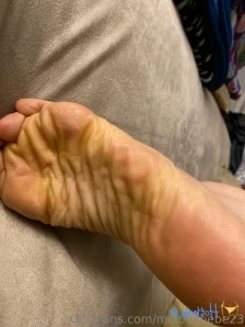 Melovebebe23 - Feet in Fishnets DM me for full 60-minute video only 6