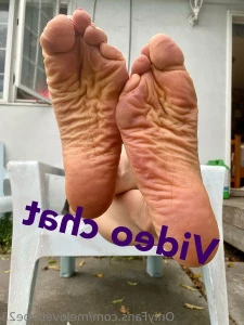 Melovebebe23 - Watching TV now can i get a foot massage