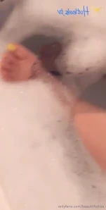 Beautiifulliza - Come rub my feet n cum all over them