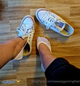 Sweatygamingfeet - Anyone up for an oil massage Help my sore feet