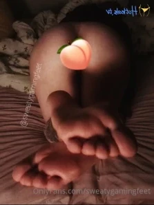 Sweatygamingfeet - Lick my now