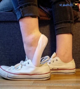 Sweatygamingfeet - Want me to step on you perhaps