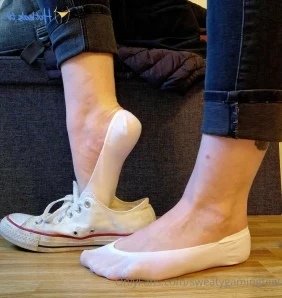 Sweatygamingfeet - Welcome to all my new fans Hope you enjoy yourself
