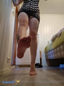 Sweatygamingfeet - Anyone want to smell