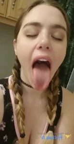 Awesomekate - how about a quickie in the kitchen