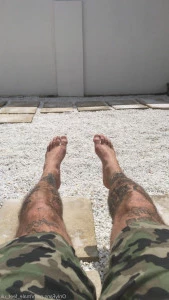 Male_feet_uk - Sun bathing