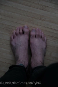 Male_feet_uk - i love being barefoot even when it s freezing cold