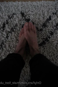 Male_feet_uk - i love the feeling of this rug under my feet