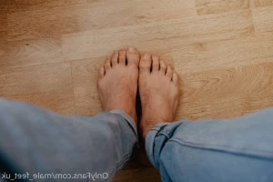 Male_feet_uk - feet and legs