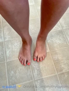 Mytinytootsies - Showing off my moves