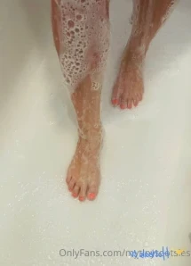 Mytinytootsies - Feet pics with legs and this fine ass in a black
