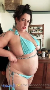 Bellaabbondanza - I can t help getting distracted by the belly shake