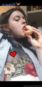 Liorthetwinkubus - Hey Do you follow me on Twitter You should Go say