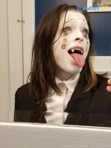 Liorthetwinkubus - Vampire photo set Includes blowjob masturbation