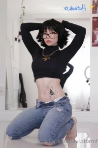 Lui.stormf - NUN SET This set includes ass pics doggy style topless