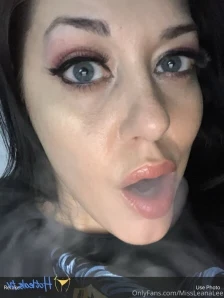 Missleanalee - DM me guys I m horny