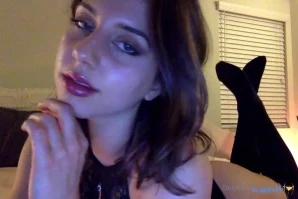 Violette - I look so good in jeans Don t you agree